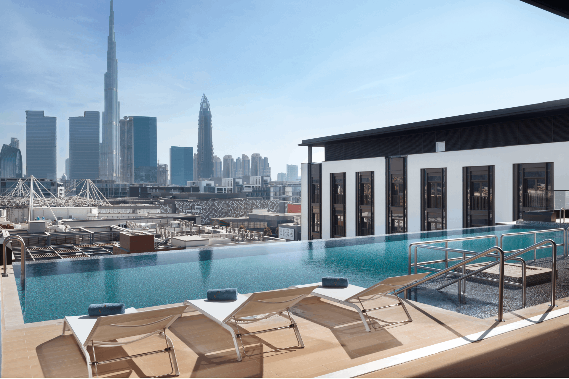 La Ville Hotel & Suites CITY WALK