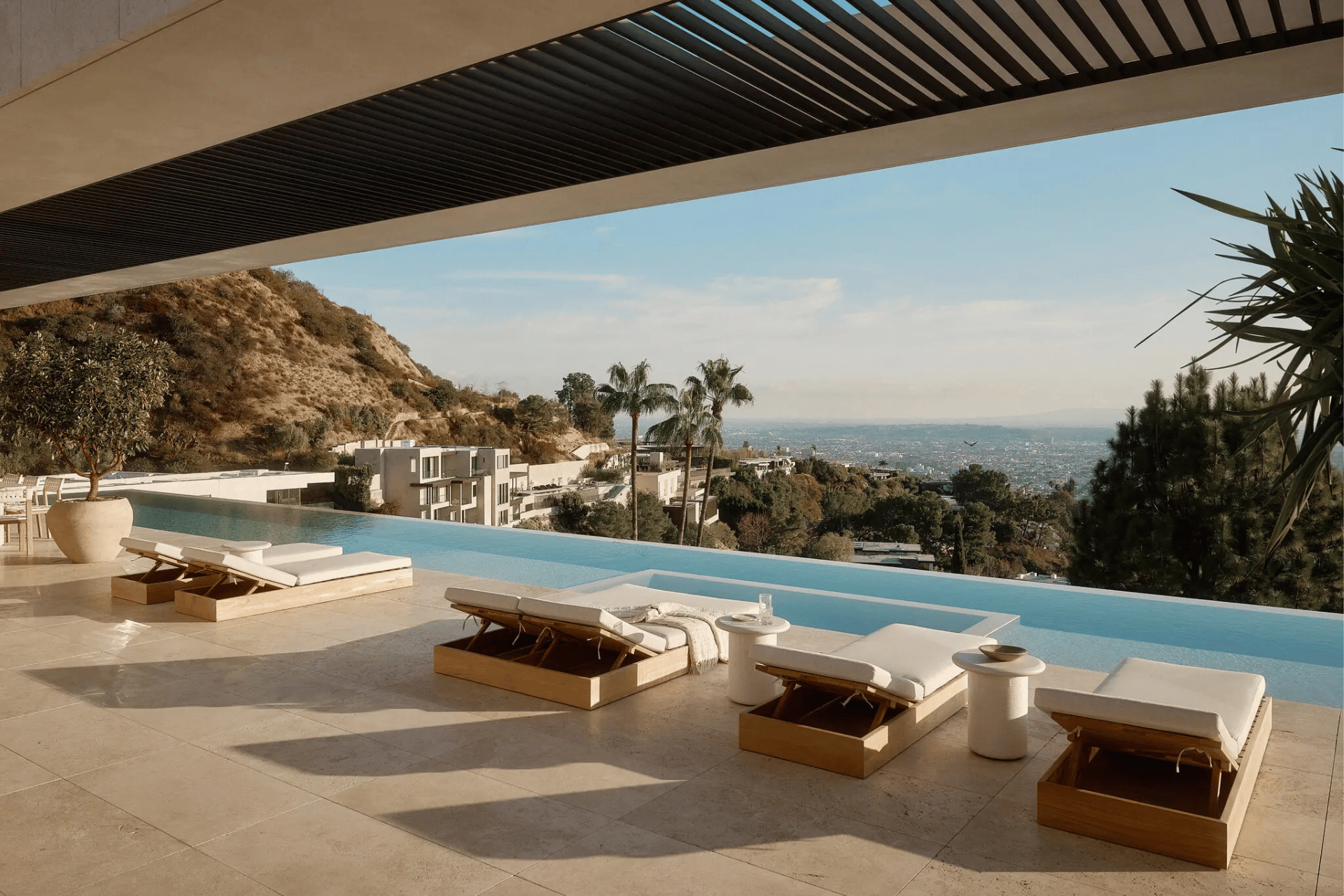 Christie’s SoCal Introduces $1B Crypto Real Estate Division with Record Mansion